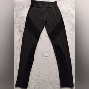 Show Lai black spandex leggings with pocket size